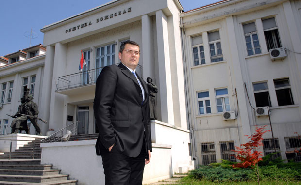 Седам аутомобила за један луксузни 
